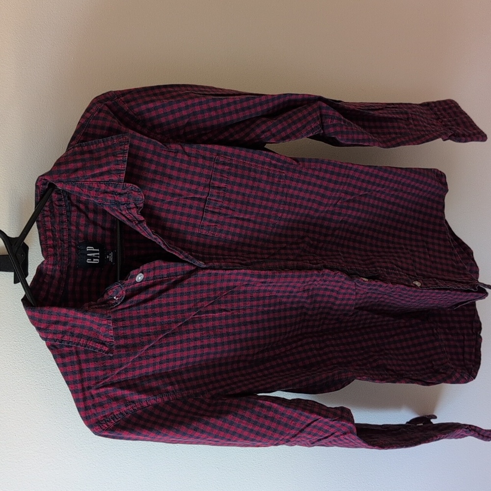 Gap Casual long sleeve dress shirt size medium. Burgundy and navy colored.